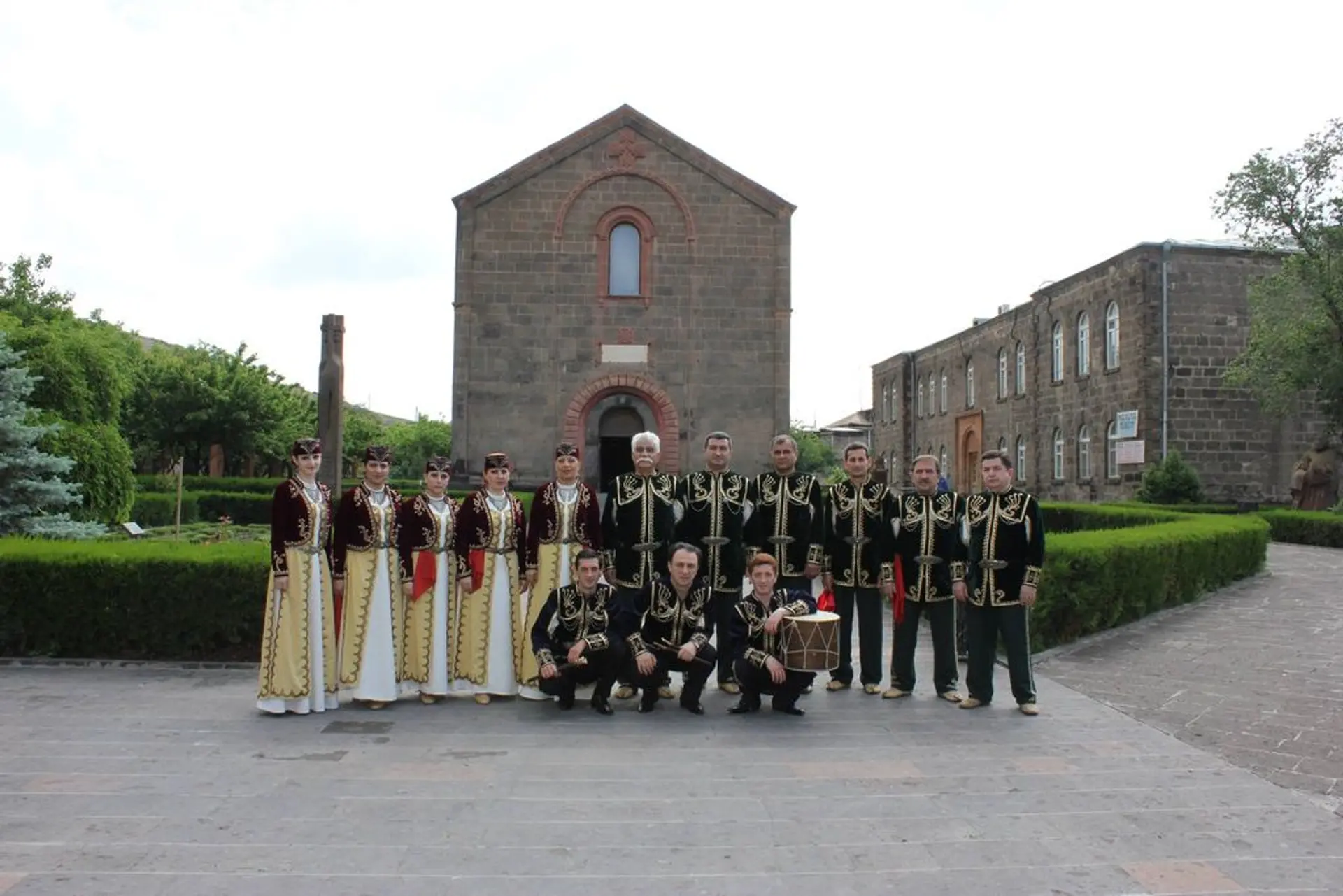 "Akunq" ensemble celebrates its 45th anniversary