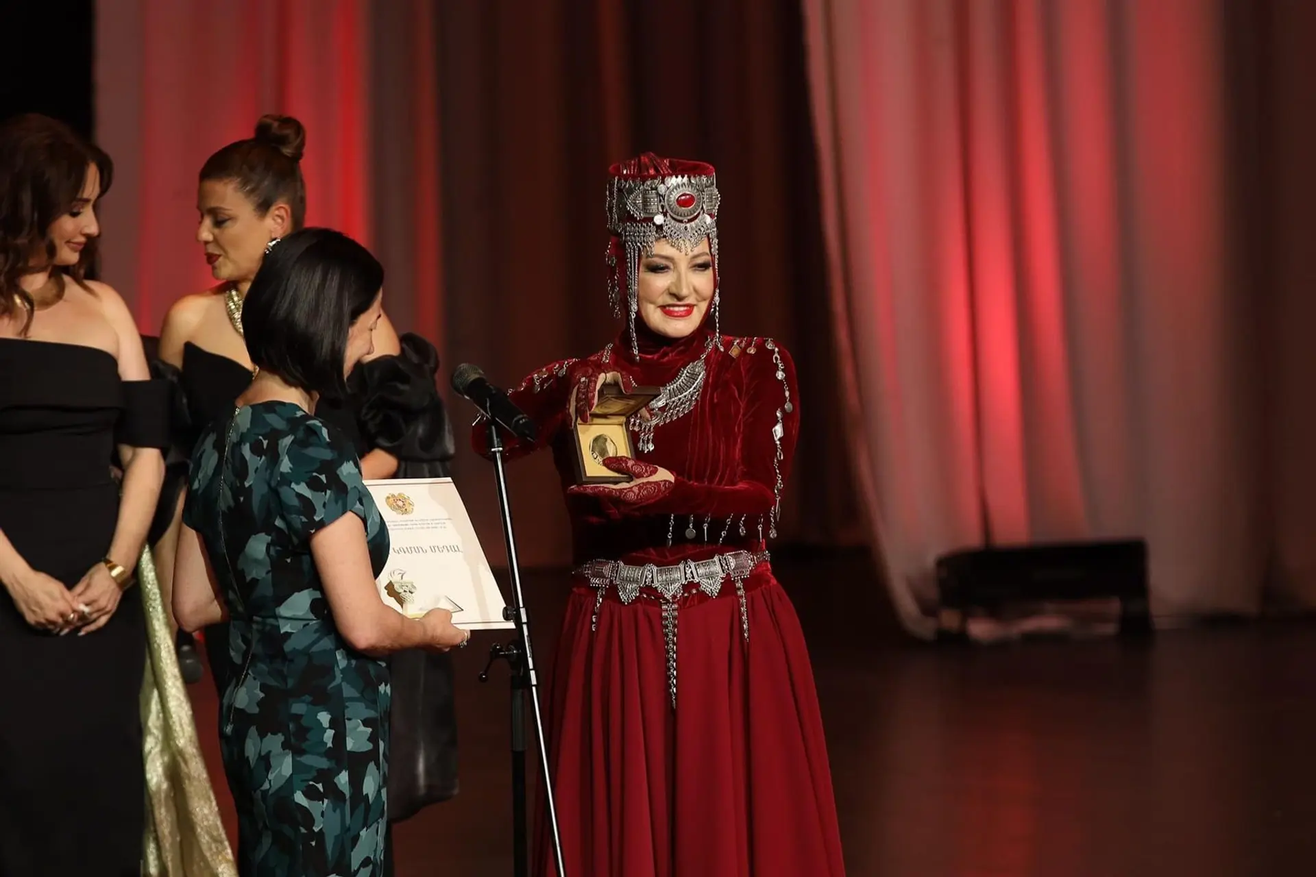 Sofi Devoyan awards ESCS gold medal