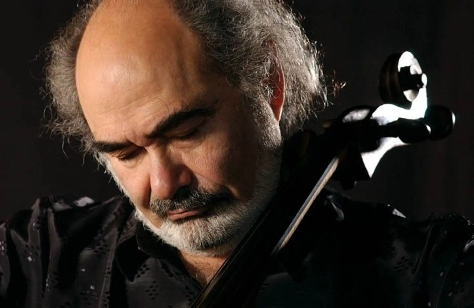 A wandering cellist with a Russian soul