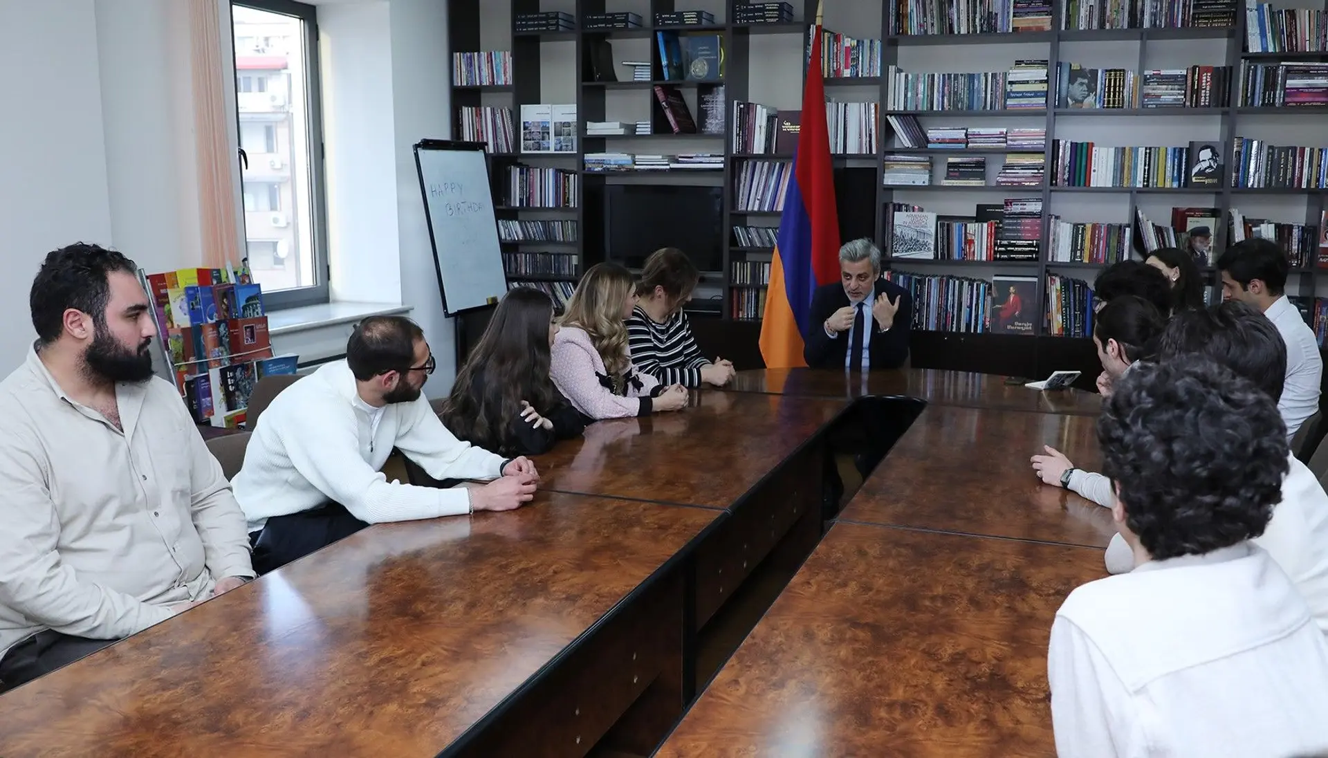 "You are the pillar of our culture, and you build the future": Daniel Danielyan receives received the  soloists and artists of the ballet troupe