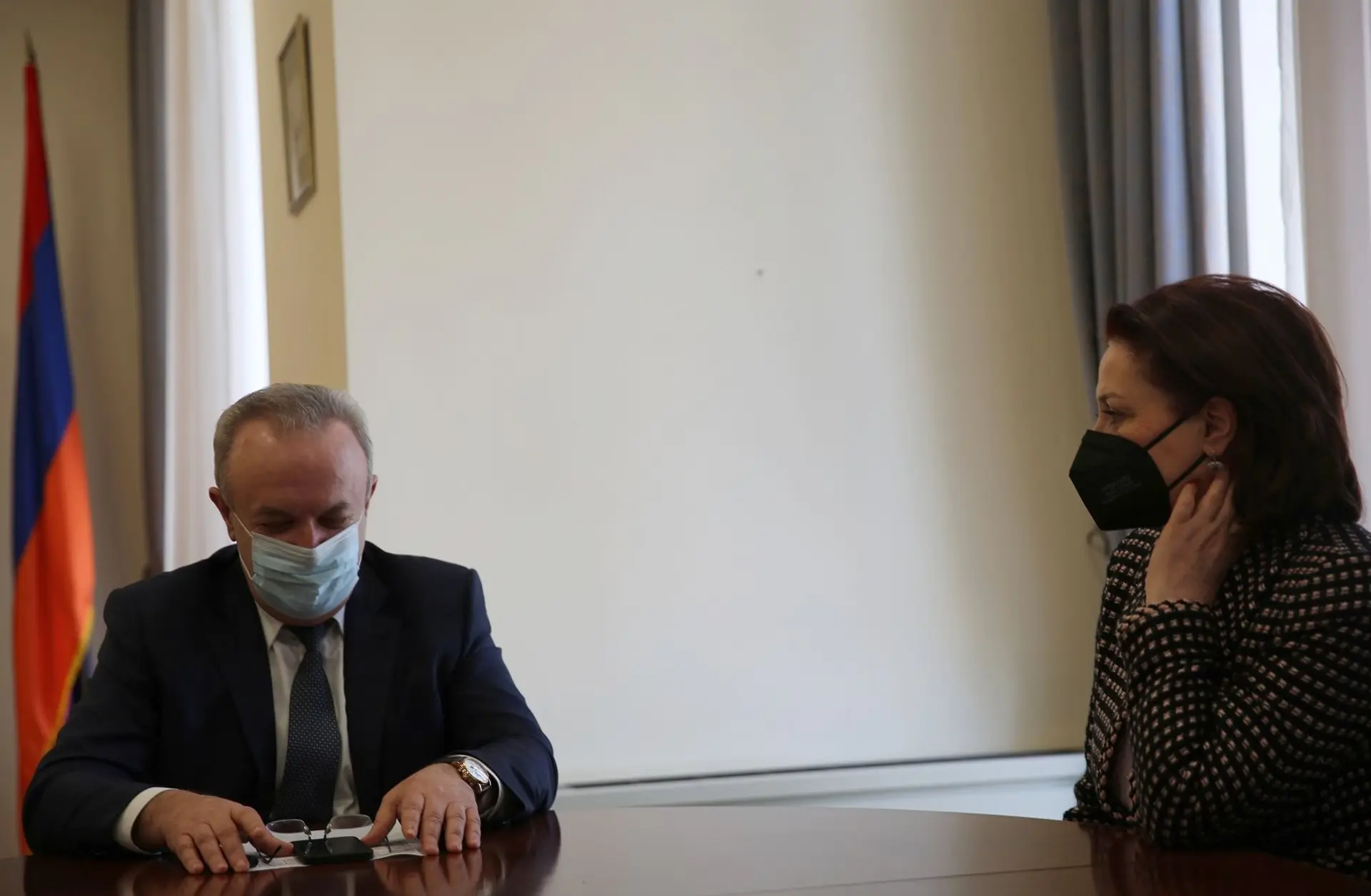 Vahram Dumanyan receives Hasmik Papian