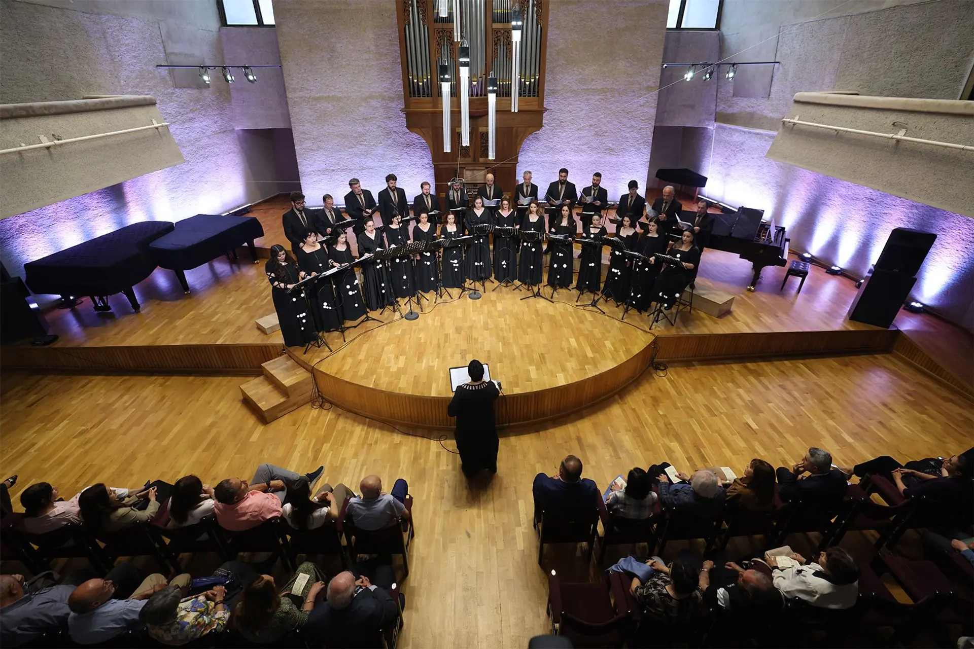 Hover State Chamber Choir Performs Concert of Western European Choral Music