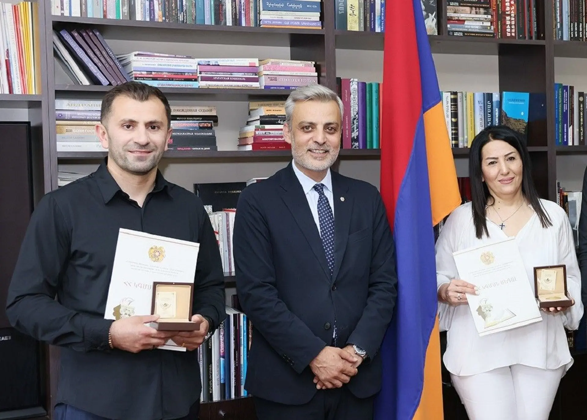 Կարինե Հովհաննիսյանը և Վարդան Բադալյանը պարգևատրվել են ԿԳՄՍՆ մեդալով 