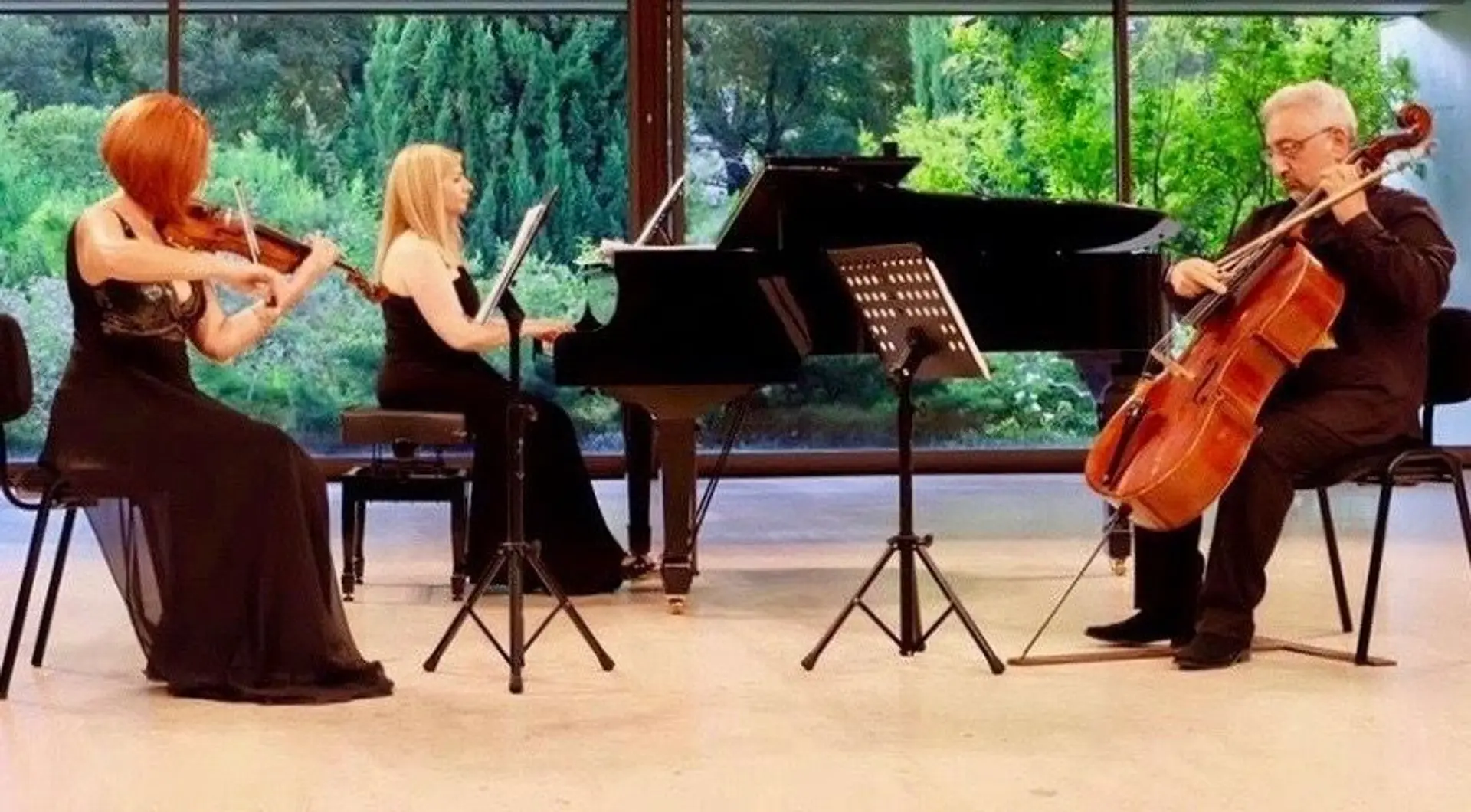 Dellalian  Trio